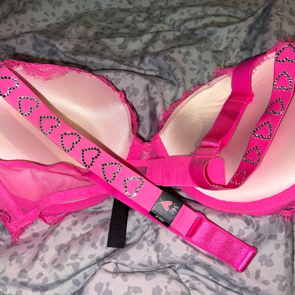 34C Victoria Secret PushUp Bra - Picture 2 of 3